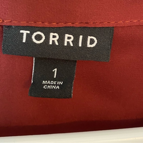 Torrid Maroon Madison Satin Button-Up Long Sleeve Shirt Size 1 (14/16) - Picture 7 of 7